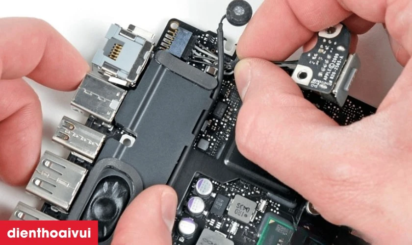 Sửa main laptop - Lỗi IC nguồn Dell Inspiron 11 3000 2-IN-1 3168 là gì