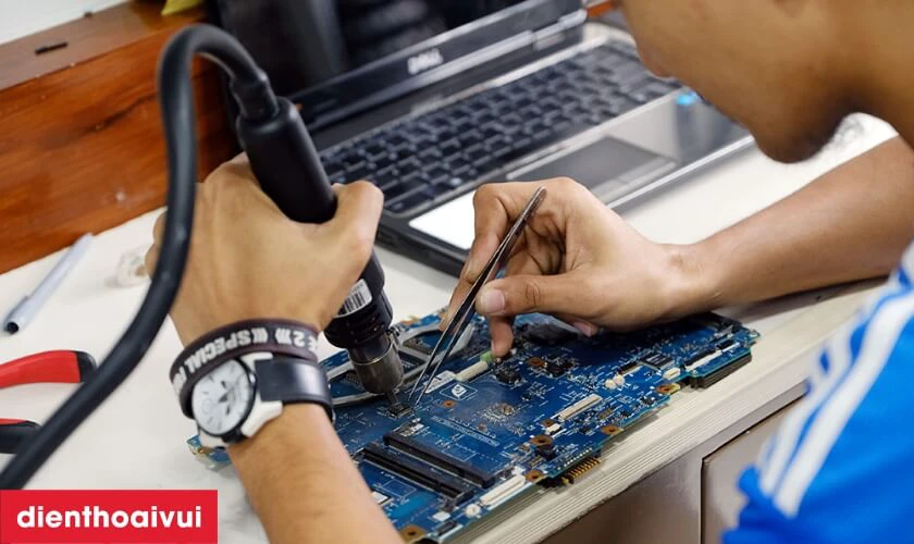 Sửa main laptop - Lỗi IC nguồn Dell XPS 15 7590 l&agrave; g&igrave;?