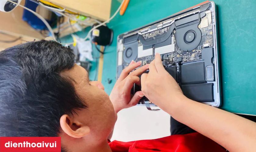 Kiểm tra tình trạng main MacBook Air