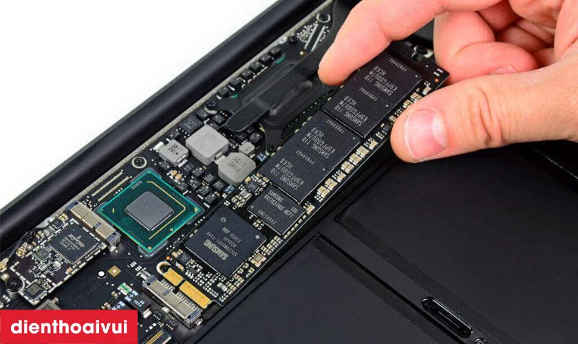 Kiểm tra t&igrave;nh trạng main MacBook Air A1466