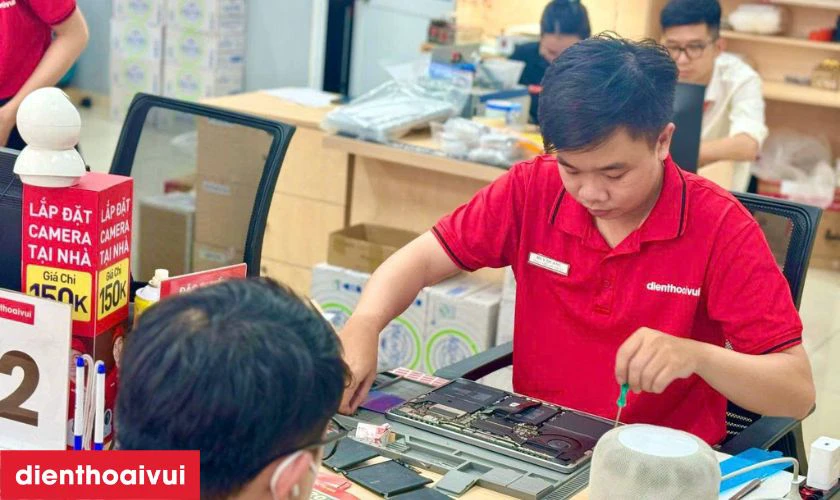 Kỹ thuật vi&ecirc;n sẽ tiến h&agrave;nh c&aacute;c b&agrave;i test chức năng để đảm bảo m&aacute;y hoạt động b&igrave;nh thường