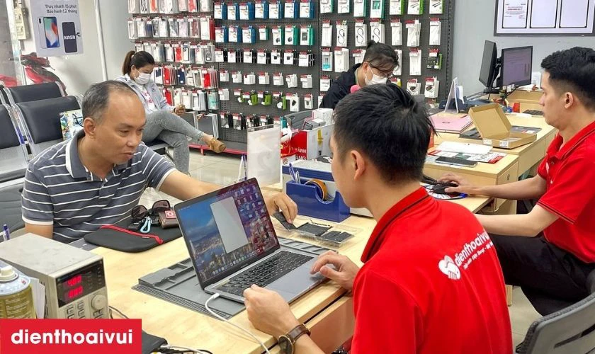 Tiếp nhận MacBook bị
