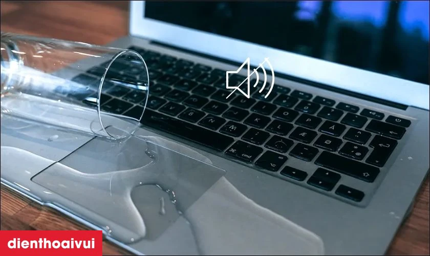 Macbook bị vô nước gây hư hỏng mainboard