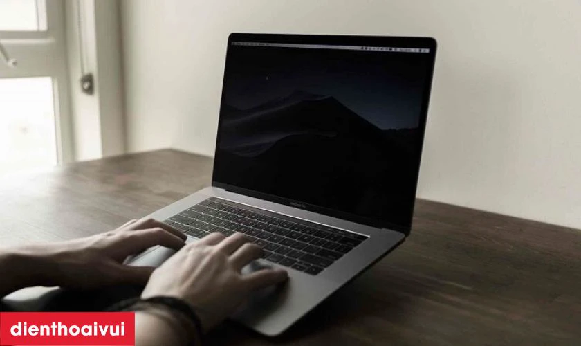 Dấu hiệu nhận biết cần sửa main lỗi màn hình MacBook Pro A1425 2012