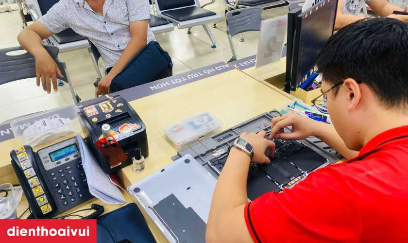Tiếp nhận v&agrave; chẩn đo&aacute;n lỗi MacBook Air A1465 2015