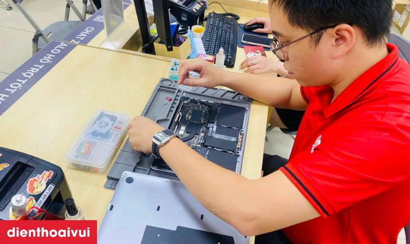 Thực hiện thay thế mainboard MacBook Air A1465 2015