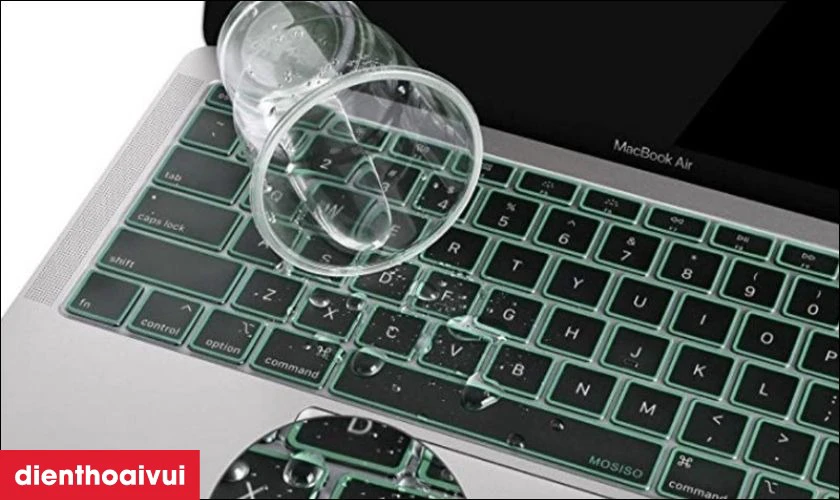 Nước l&agrave; nguy&ecirc;n nh&acirc;n g&acirc;y hư hỏng mainboard thường gặp nhất