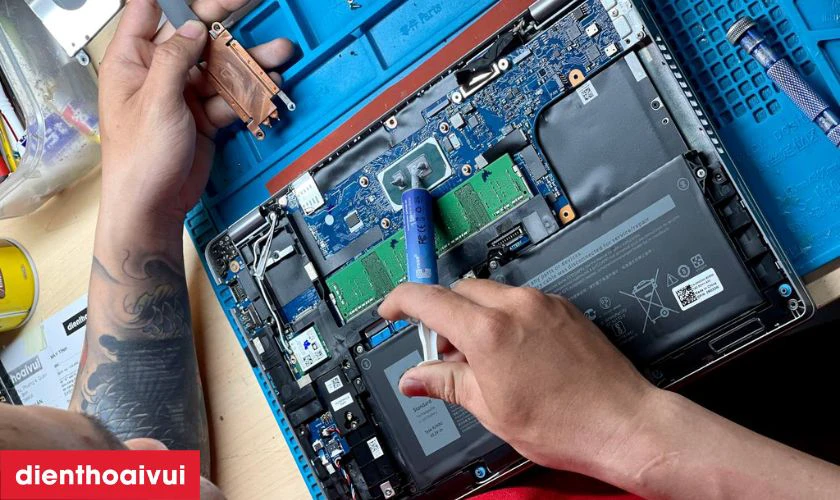 Kiểm tra t&igrave;nh trạng main của MacBook Air M1