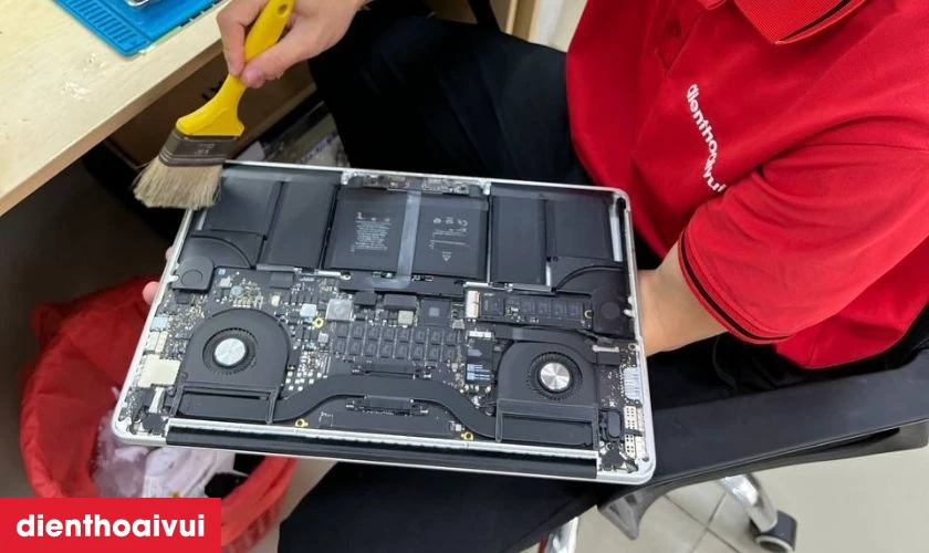 Bắt đầu qu&aacute; tr&igrave;nh sửa chữa hoặc thay thế