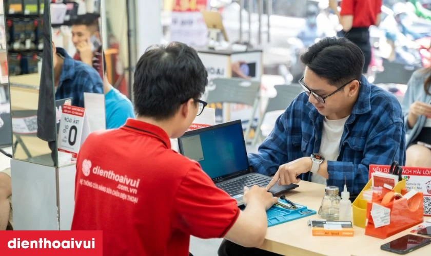 Mang m&aacute;y đến Điện Thoại Vui khi mainboard gặp sự cố