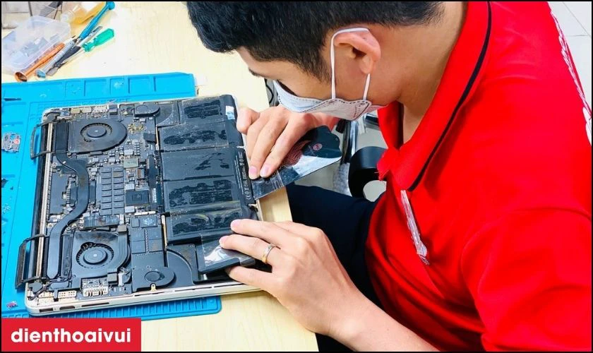 Quy tr&igrave;nh thay main MacBook tại Điện Thoại Vui