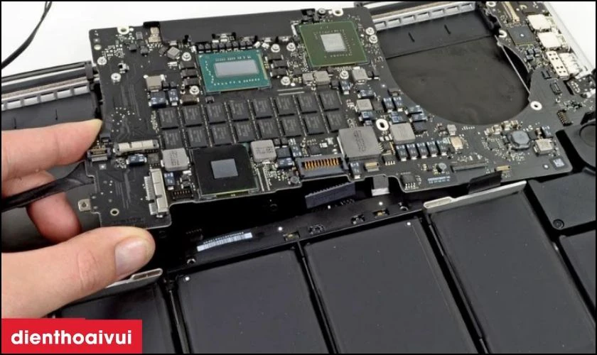 Lưu &yacute; khi đi thay main laptop