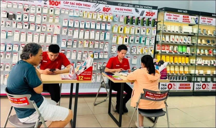Sửa m&agrave;n h&igrave;nh iPhone 11 bị sọc bao nhi&ecirc;u tiền tại địa chỉ uy t&iacute;n?