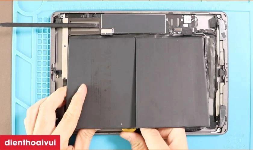 Thay pin m&aacute;y t&iacute;nh bảng OPPO