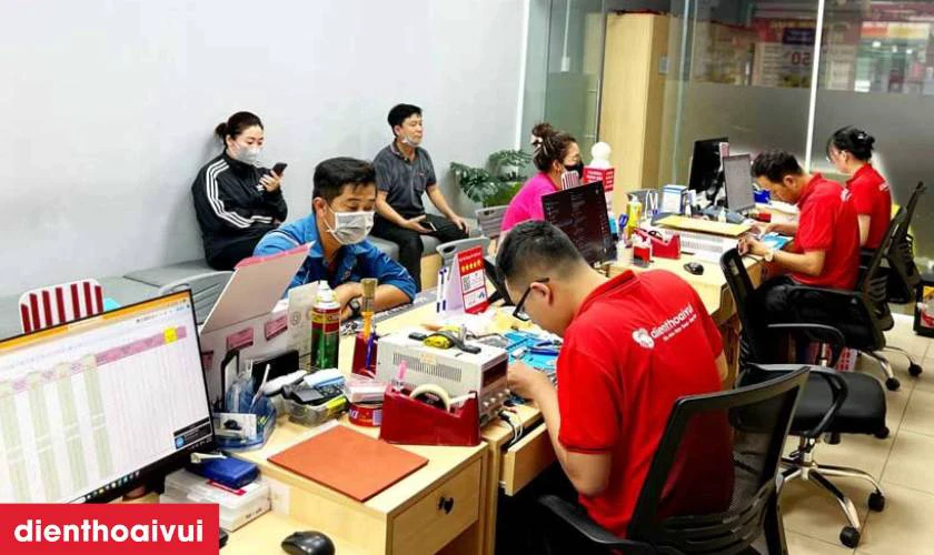 Quy tr&igrave;nh sửa m&aacute;y t&iacute;nh bảng Samsung chuy&ecirc;n nghiệp lấy liền tại Điện Thoại Vui
