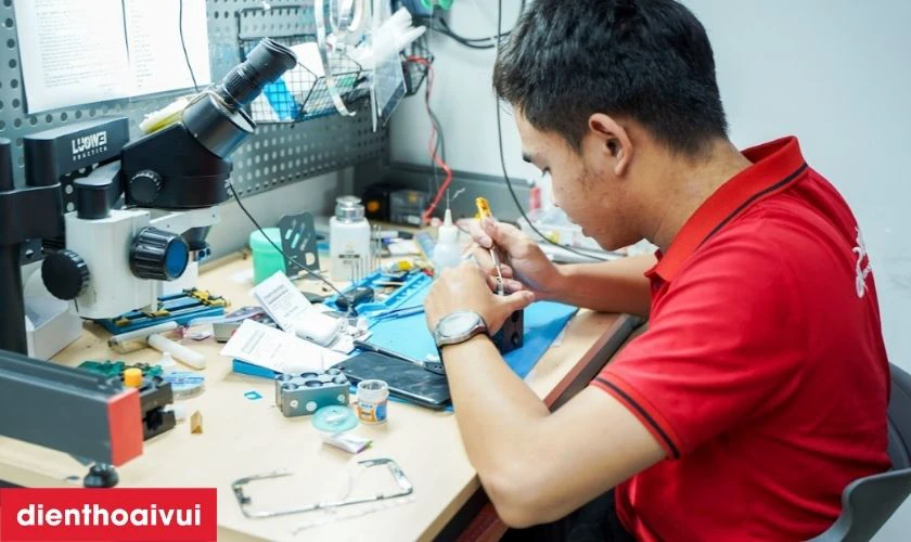 Thiết bị được b&agrave;n giao cho kh&aacute;ch k&egrave;m phiếu bảo h&agrave;nh