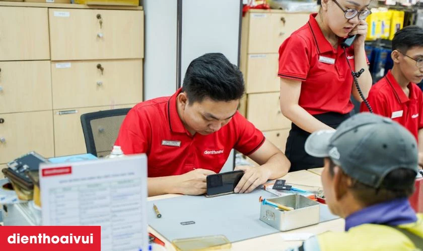 Quy tr&igrave;nh sửa NFC iPhone XS Max tại Điện Thoại Vui