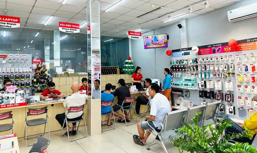 Kh&aacute;ch h&agrave;ng sử dụng Samsung lu&ocirc;n an t&acirc;m tại Điện Thoại Vui