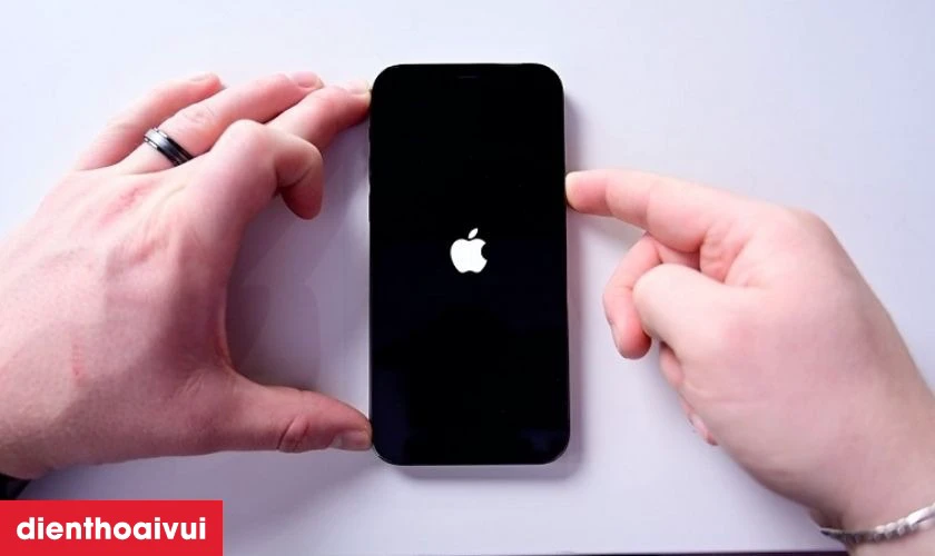 Nguy&ecirc;n nh&acirc;n khiến iPhone SE 2022 bị lỗi nguồn