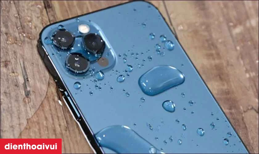 iPhone 12 Pro Max bị ẩm