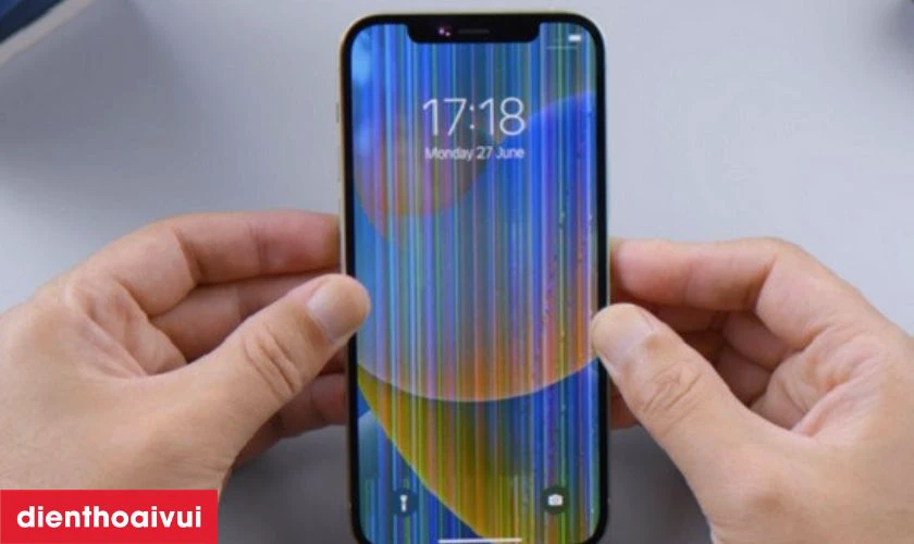 Dấu hiệu nhận biết sửa sọc 12 Pro Max bị sọc m&agrave;n h&igrave;nh