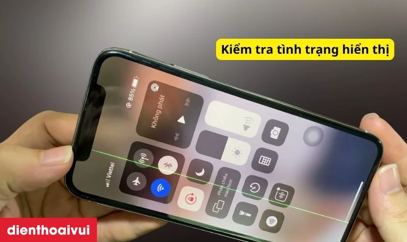 C&aacute;ch x&aacute;c định iPhone 13 bị sọc do m&agrave;n h&igrave;nh hay phần cứng