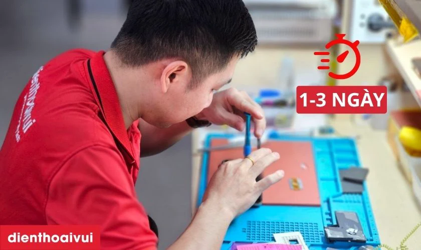 Sửa sọc m&agrave;n h&igrave;nh iPhone 13 Pro bao l&acirc;u ho&agrave;n th&agrave;nh?