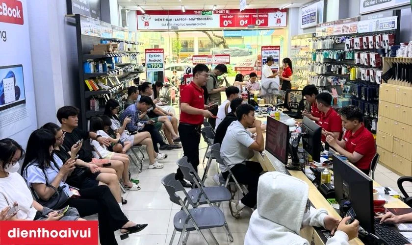 Tại sao n&ecirc;n sửa sọc m&agrave;n h&igrave;nh iPhone 14 Plus tại Điện Thoại Vui?