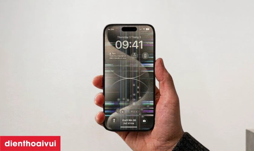 Sửa sọc m&agrave;n h&igrave;nh iPhone 15 Pro uy t&iacute;n