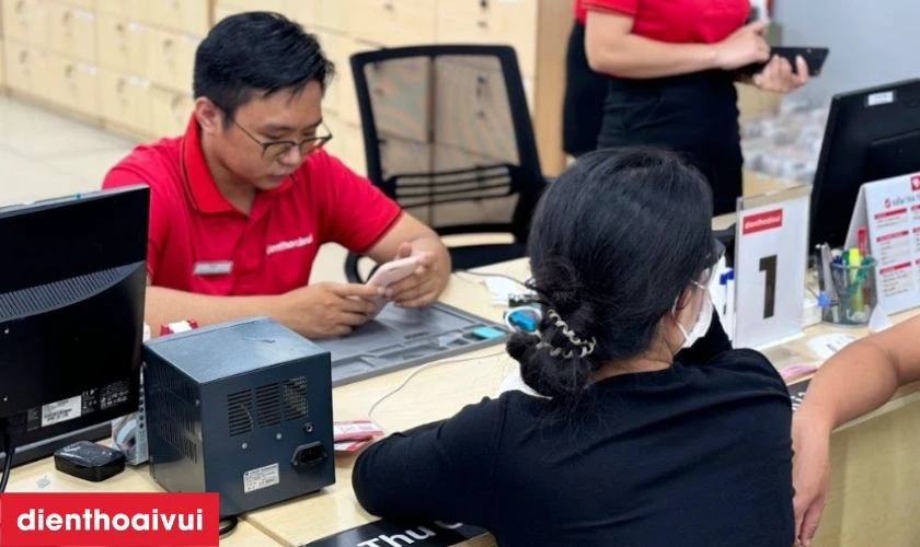 V&igrave; sao n&ecirc;n sửa sọc m&agrave;n h&igrave;nh iPhone 15 Pro Max tại Điện Thoại Vui?