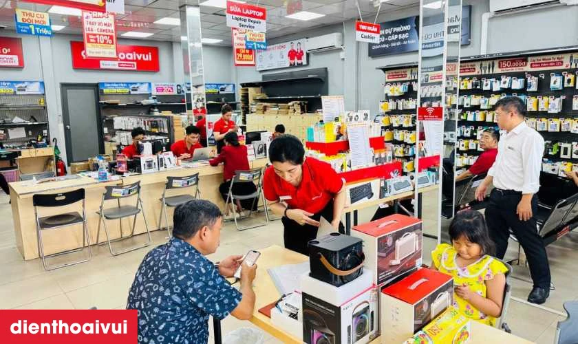 V&igrave; sao n&ecirc;n sửa sọc m&agrave;n h&igrave;nh iPhone 15 Pro Max tại Điện Thoại Vui