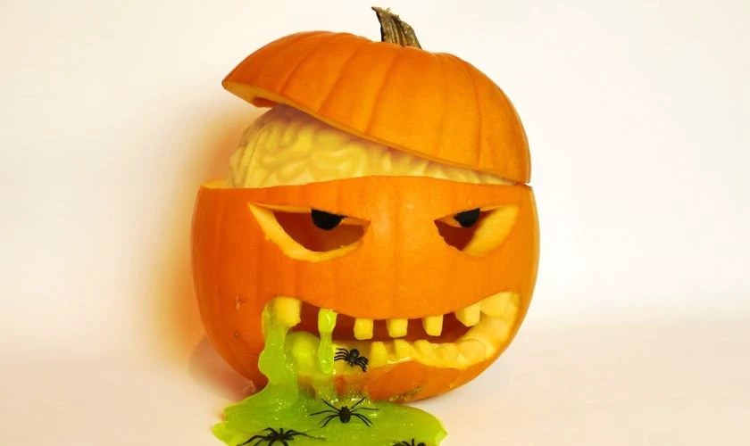 Mẫu quả b&iacute; ng&ocirc; halloween cực d&iacute; dỏm 