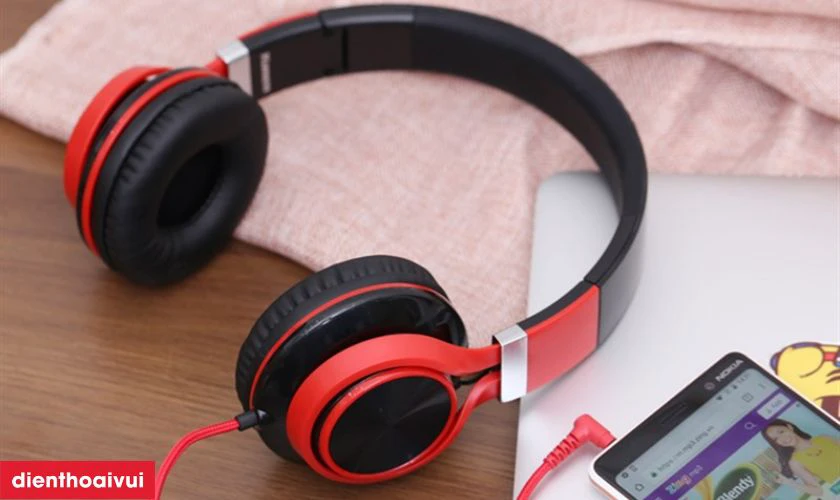 Tai nghe chụp tai c&oacute; 2 loại l&agrave; on-ear v&agrave; over-ear