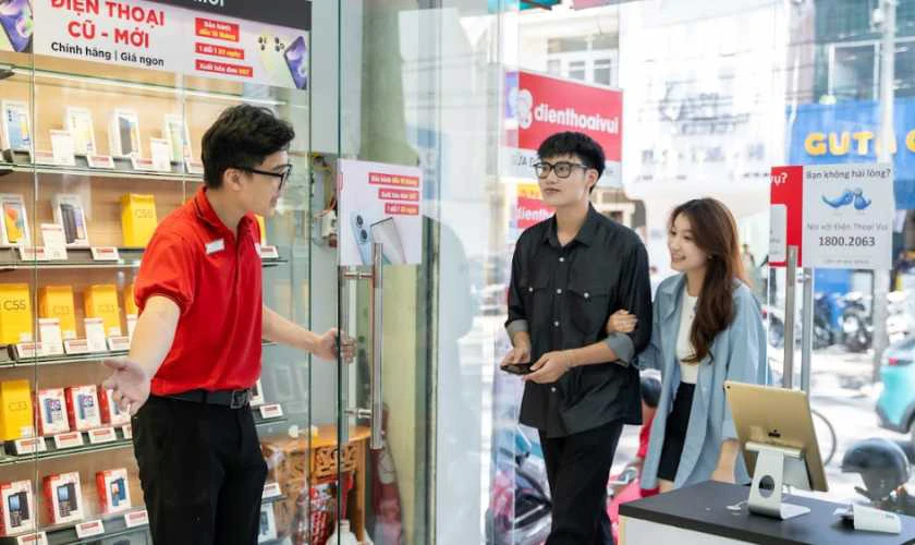 Đưa tai nghe tới nơi sửa chữa uy tín