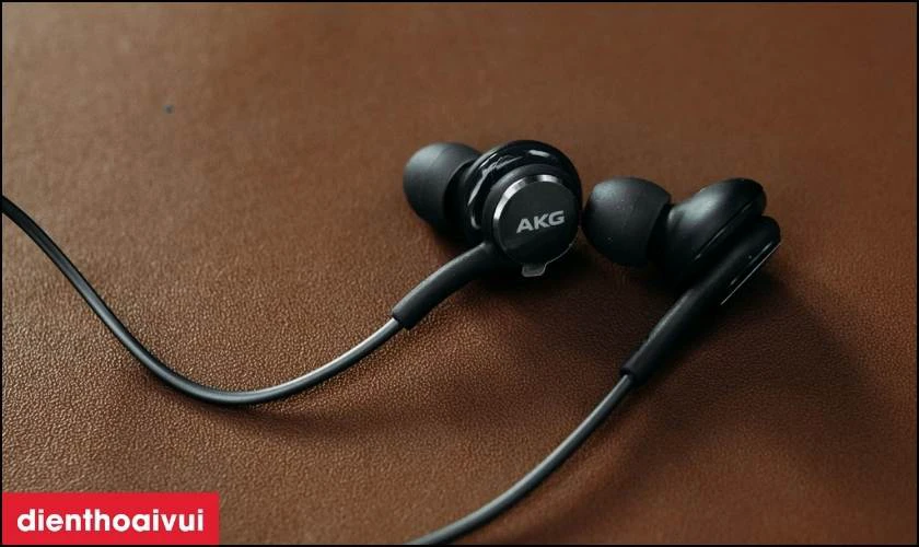 D&ograve;ng AKG AKG S8 chất lượng cao 