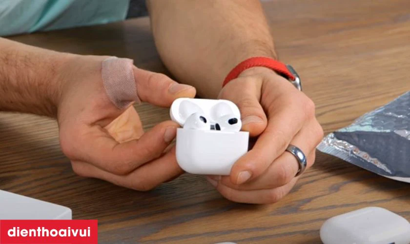 Đặc điểm, t&iacute;nh năng nổi bật của tai nghe Bluetooth Apple AirPods 3 2022 sạc c&oacute; d&acirc;y - Cũ đẹp