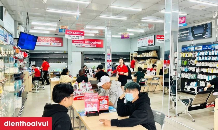 Nh&acirc;n vi&ecirc;n th&acirc;n thiện, tư vấn chi tiết