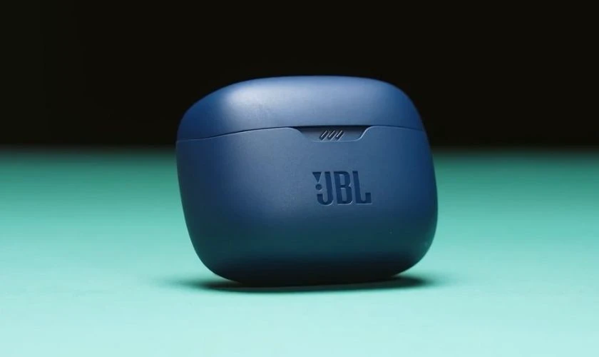 Tai nghe Bluetooth thương hiệu JBL cho sinh viên
