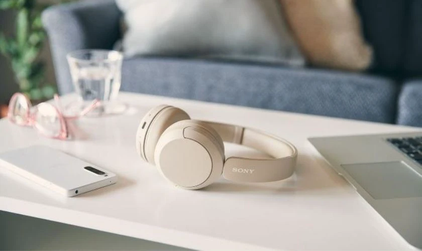 Sony WH-CH520 - Tai nghe chụp tai gi&aacute; dưới 2 triệu n&ecirc;n mua