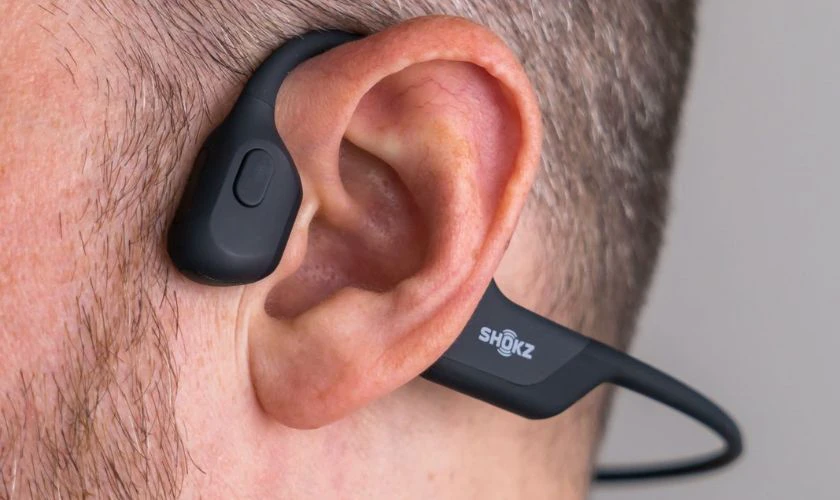 Tai nghe Bluetooth thể thao kh&aacute;c g&igrave; với tai nghe th&ocirc;ng thường?