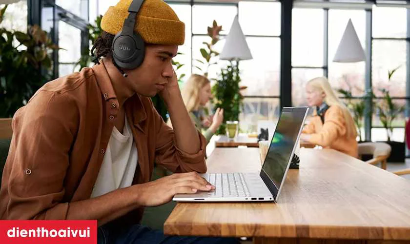 Đặc điểm của tai nghe chụp tai JBL Live 770NC