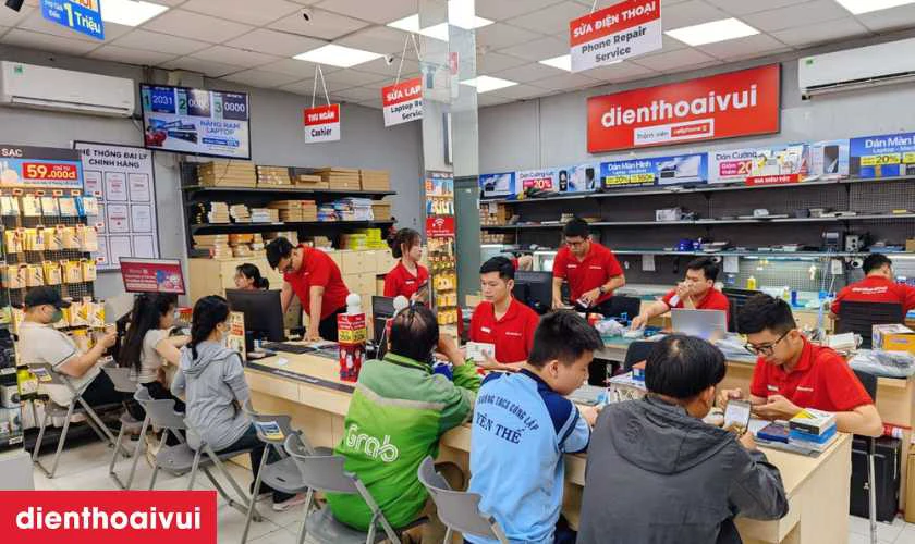 N&ecirc;n mua tai nghe chụp tai JBL Live 770NC tại đ&acirc;u?