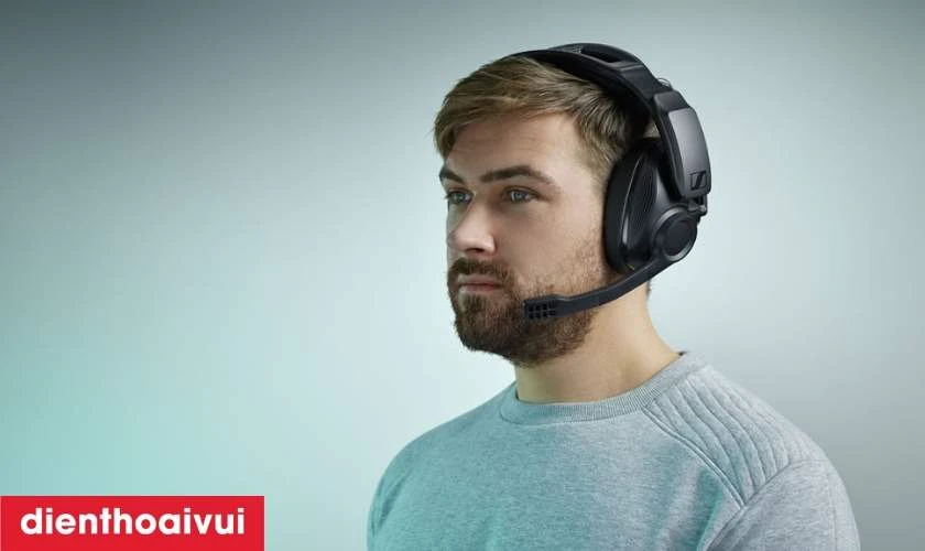 Thiết kế Over Ear, chống ồn chủ động