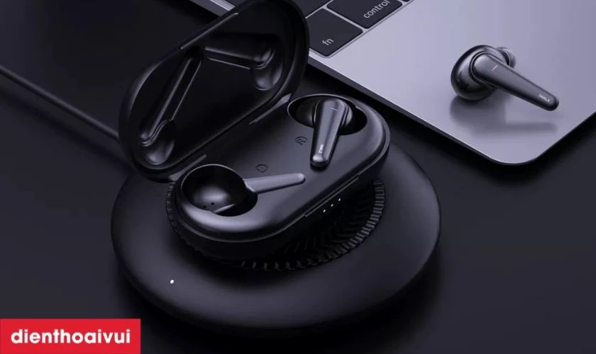 Thời lượng pin d&agrave;i c&ugrave;ng hộp sạc kh&ocirc;ng d&acirc;y tiện lợi