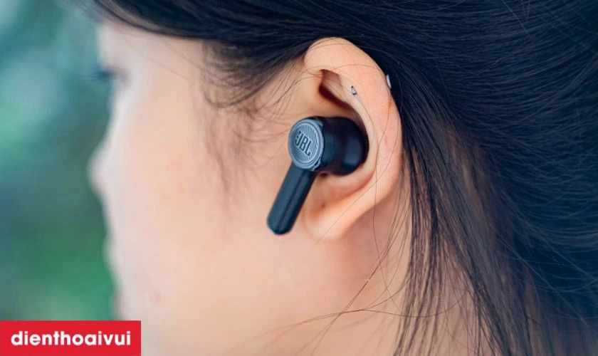 Tai nghe JBL với khả năng khử tiếng ồn là lựa chọn tốt