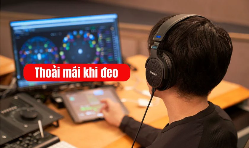 Tai nghe kiểm &acirc;m thường được thiết kế một c&aacute;ch chắc chắn