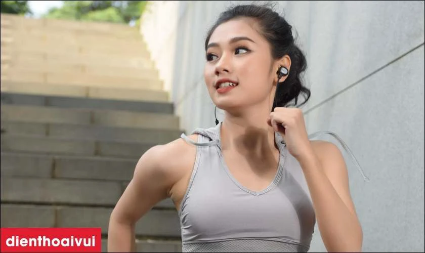 Thiết kế v&ograve;ng d&acirc;y quanh cổ gi&uacute;p PBE-100 nằm gọn g&agrave;ng