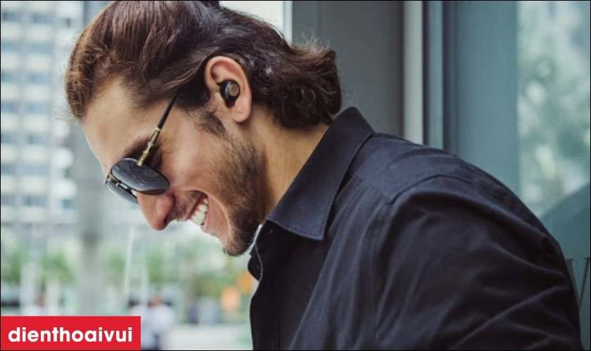 Tai nghe kiểm so&aacute;t dễ d&agrave;ng với n&uacute;t vật l&yacute;