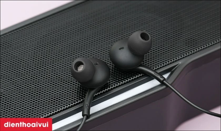 Tai nghe Samsung c&oacute; d&acirc;y