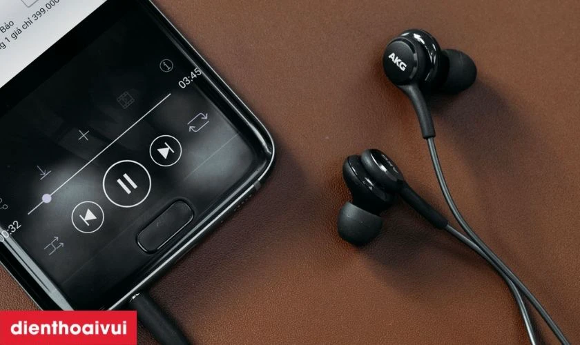 C&oacute; những t&iacute;nh năng nổi bật n&agrave;o tr&ecirc;n tai nghe Samsung AKG?